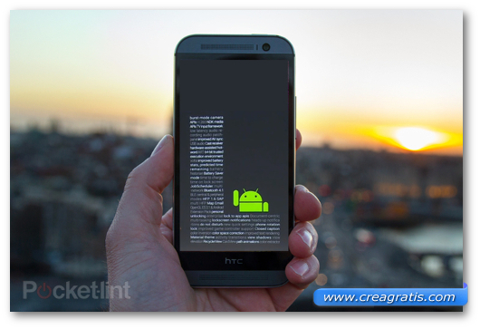 Immagine di uno smartphone HTC con Android